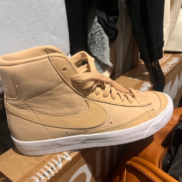 Nike high tops - Picture 1 of 1